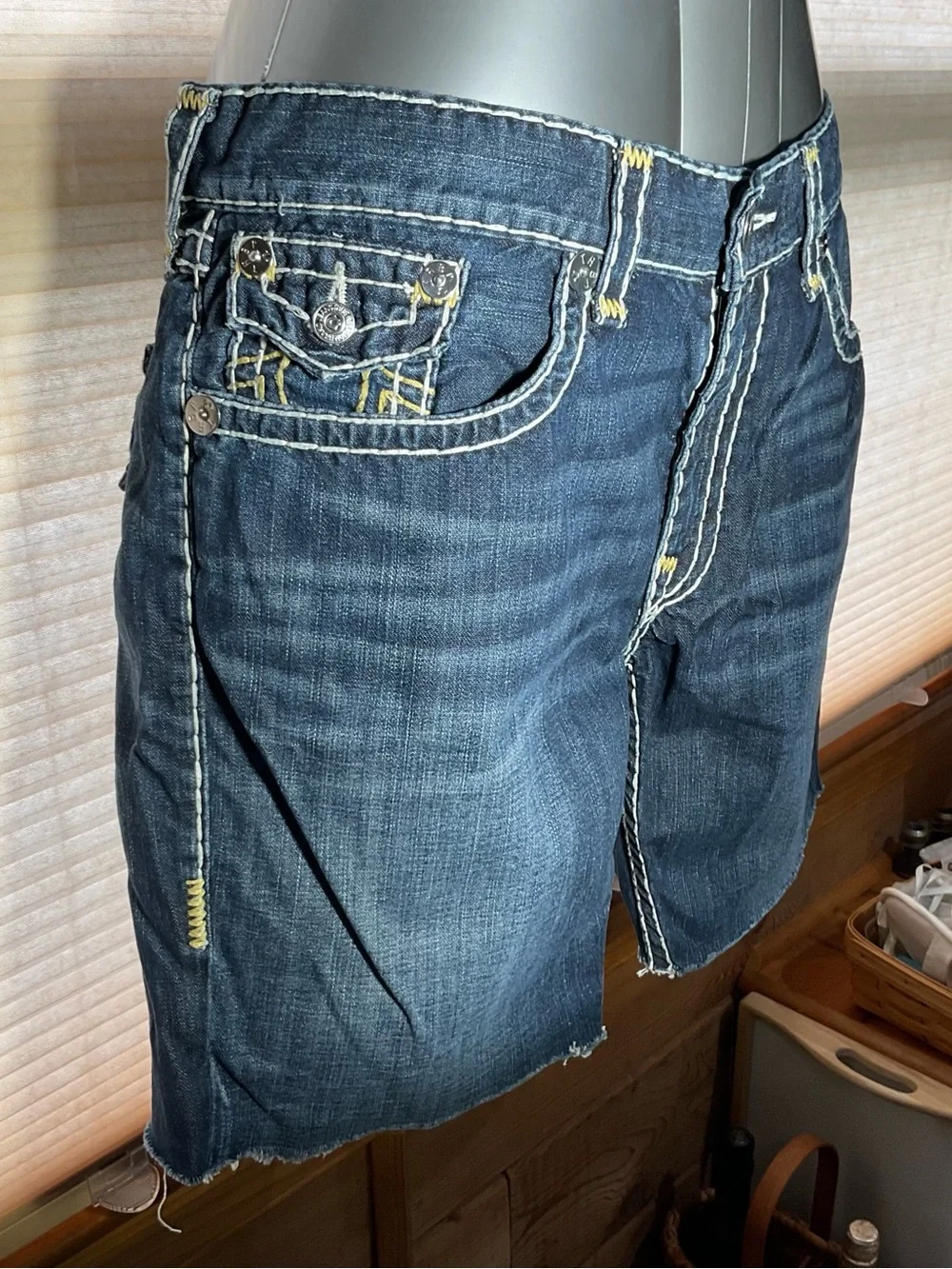 True Religion Men’s Cut Offs Shorts Size 40